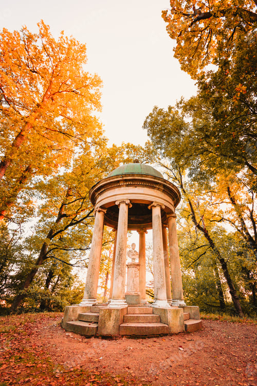 Preview: Building with columns called "Tempietto" in the park of Villa Annoni in autumn, foliage, vertical