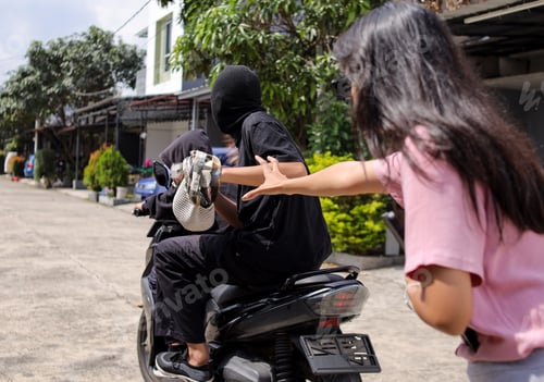 Preview: Thieves On Motorbike Trying To Steal A Woven Bag From A Pedestrian