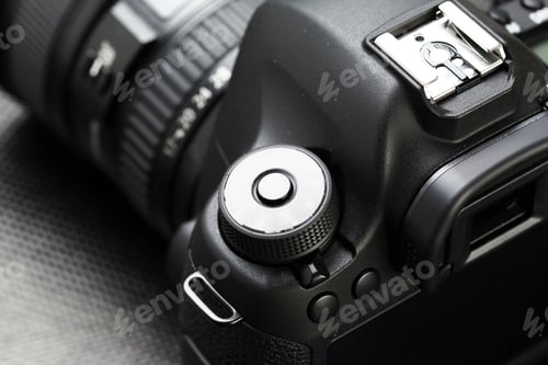 Preview: digital SLR camera