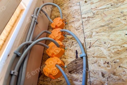 Visualização: Nova instalação elétrica, soquete, caixas plásticas e cabos elétricos na parede