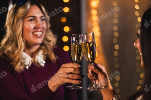 Preview: Happy Friends Toast.