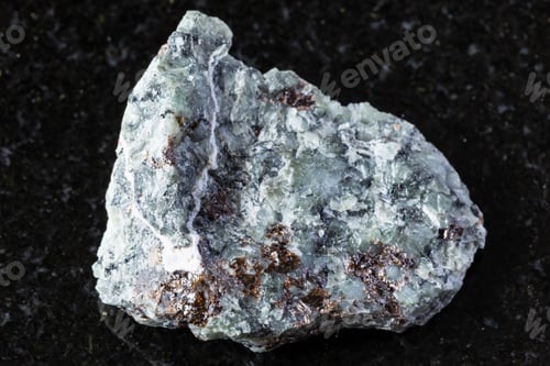 Vista previa: raw nepheline with sphene, feldspar rock on black