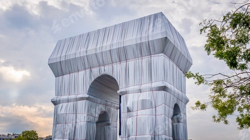 Preview: Arc de Triomphe in Paris against the cloudy sky