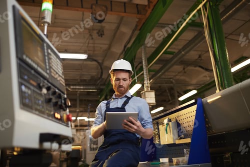 Preview: Operator using tablet pc in the plant