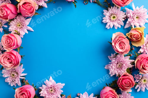 Vista previa: Composition of rose wreath on blue background