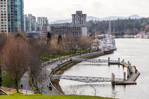 Preview: Waterfront Walkway in Downtown Vancouver Near Marina and High-Rise Buildings