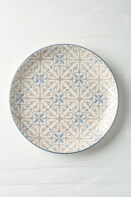 Preview: Empty ceramic plate on white wooden table, top view