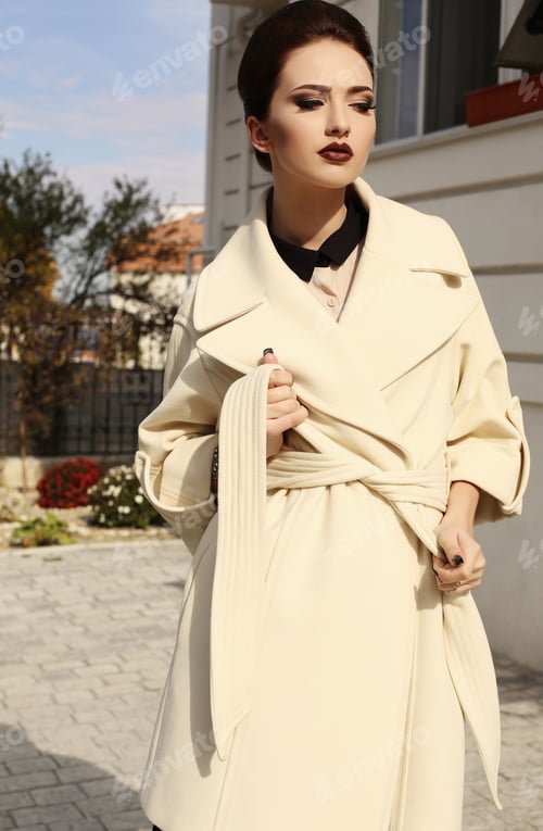 Preview: Fashion Outdoor Photo Of Gorgeous Sensual Woman With Dark Hair In Elegant Luxurious Coat, Walking