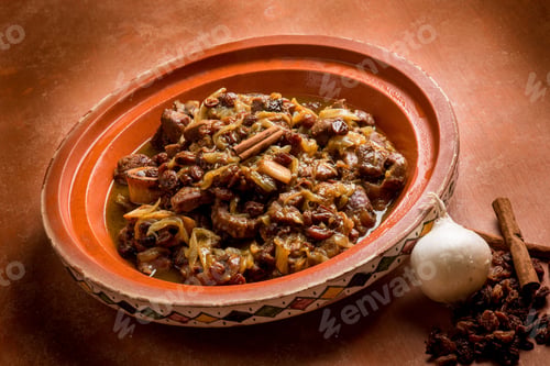 Preview: open tajine with meat, onion, dried grape and cinnamon