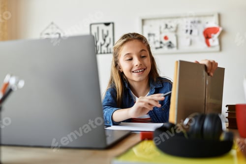 Preview: Joyful girl exploring her creativity at home during a relaxing afternoon