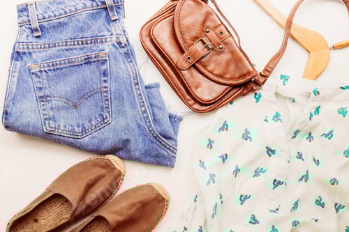 Preview: Ideal clothes for summer outfits: a shirt, jeans, a bag, shoes. View from above.