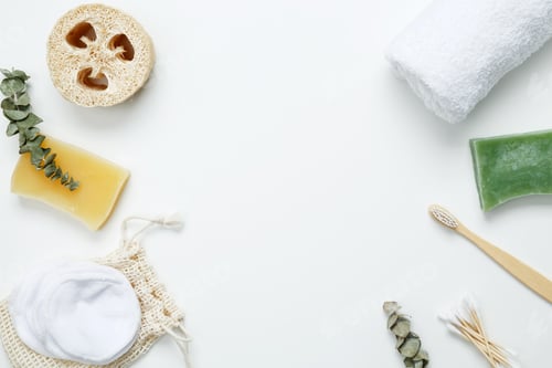 Visualização: Cosméticos ecológicos orgânicos naturais. Soap Eco, almofadas de algodão reutilizáveis, toalha de banho de esponja natural