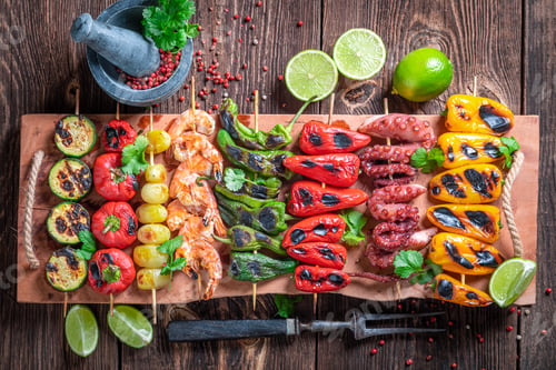 Preview: Healthy grilled skewer with peppers, tomatoes and zucchini.