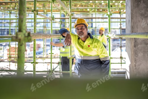 Preview: Construction workers on scaffolding