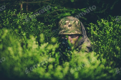 Preview: Camouflaged Poacher at Hunt