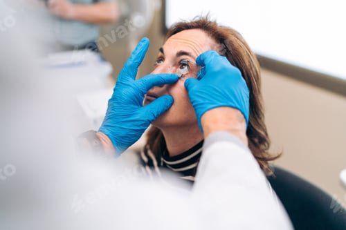 Preview: Specialist Inserting Eyelid Retractor Before Glaucoma Laser Procedure