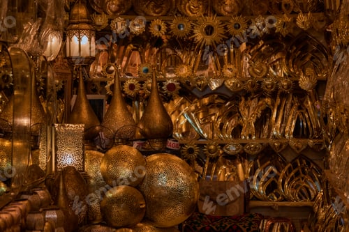 Preview: Store in Marrakech, full of lamps and golden decorative objects