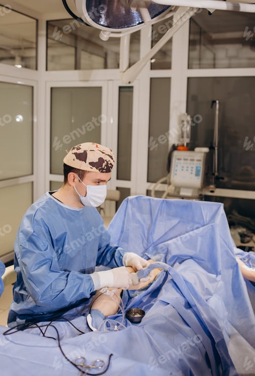Preview: doctor in the operating room for surgical venous vascular surgery clinic