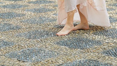 Preview: massaging the feet