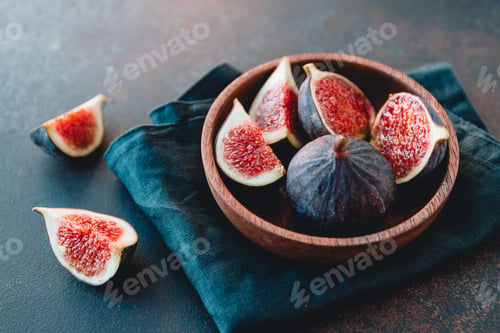 Preview: Macro photo of ripe figs in a wooden small bowl on a table