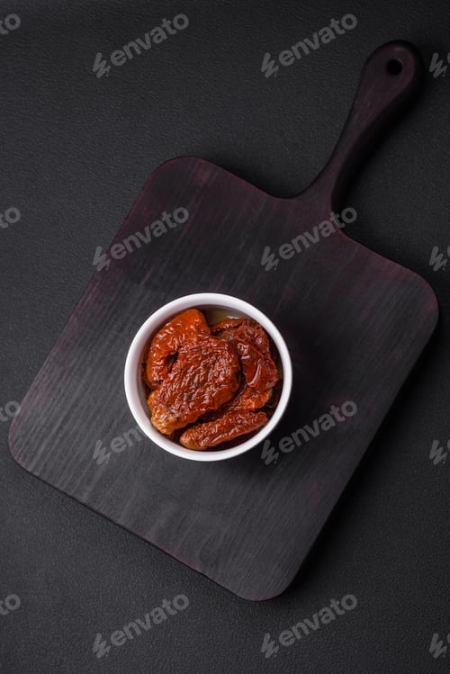 Preview: Delicious sun dried tomatoes in oil in a white ceramic bowl