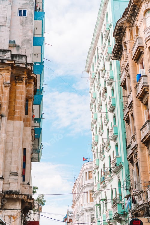 Preview: Authentic view of old abandoned house in Havana