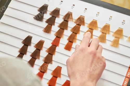 Vista previa: Hair dye sample chart, hand