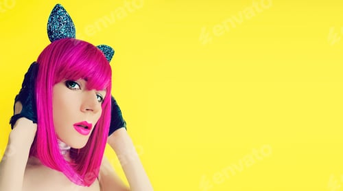 Preview: Pussycat lady in bright wig on yellow background glamorous party