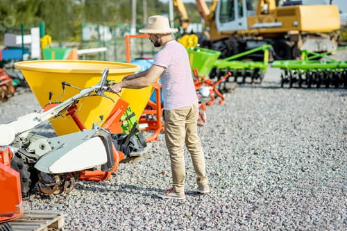 Preview: Agronomist at the agricultural shop outdoors