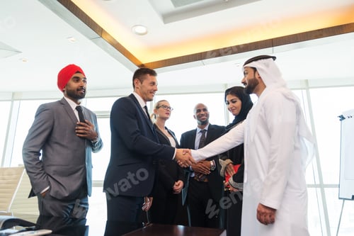Preview: Business team in Dubai