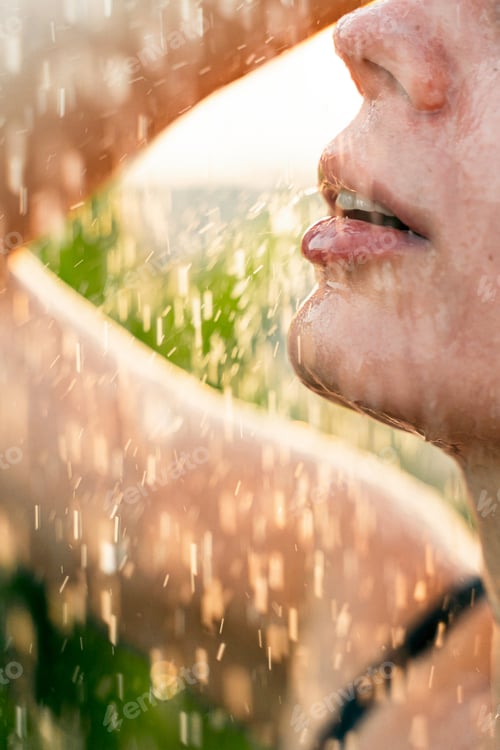 Preview: Close-up of water drops on woman?s lips under tropical shower