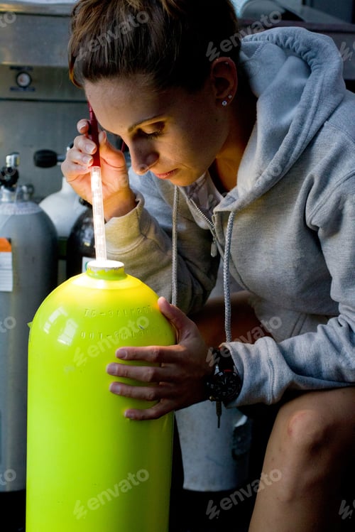 Preview: Visual inspection of scuba tank