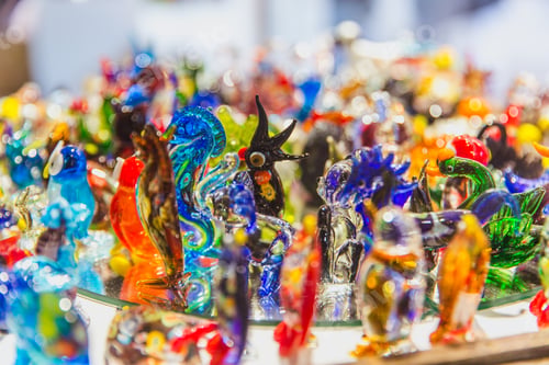Preview: Shop window with souvenirs made of famous Murano glass in Venice