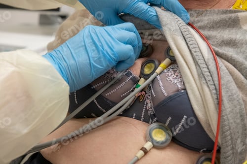Preview: Elderly lady in a hospital bed under observation with healthy issues.