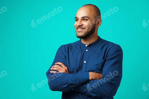 Preview: Portrait of a cheerful smiling man against turquoise background