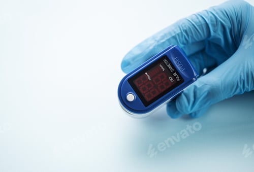 Preview: Pulse oximeter in doctor hand