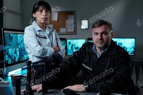 Preview: Intercultural guards in control room