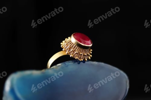 Preview: Gold ring with red gemstone. Blue agate stone.