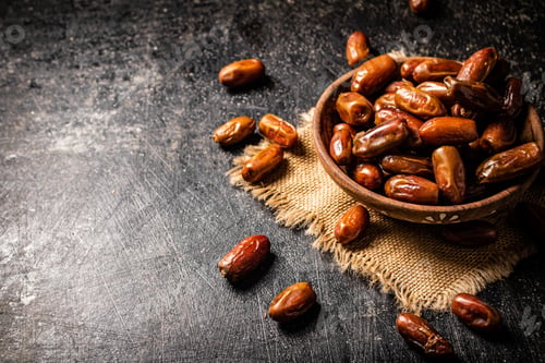 Preview: Full wooden plate with dates on the table.
