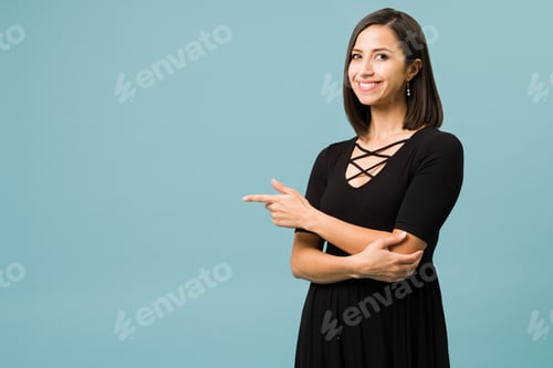 Preview: Hispanic young woman showing copyspace
