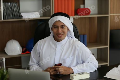 Preview: Arabian saudi businessman