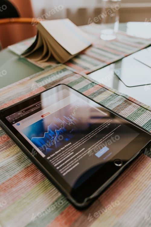 Preview: Flat lay tablet on a table