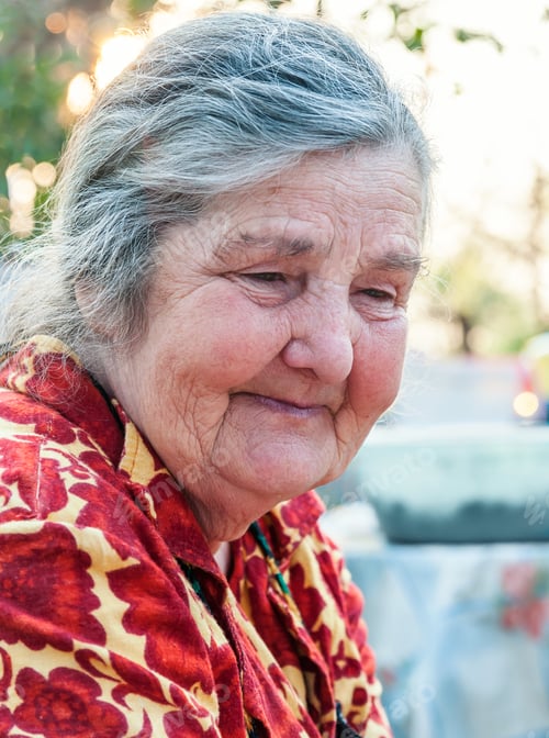 Preview: Senior woman on the background of his home