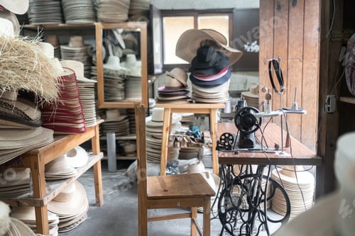Vista previa: Sewing machine table in a traditional hat workshop