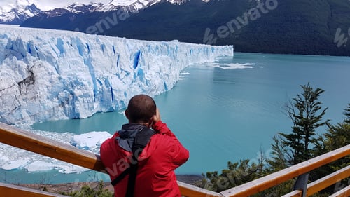 Preview: Man taking a picture, perito moreno, patagonia, argentina