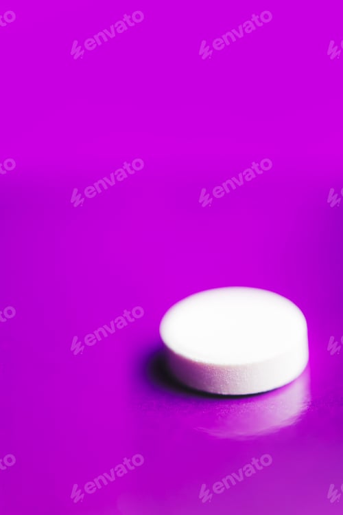 Preview: One white pill over a solid lilac background with reflection.