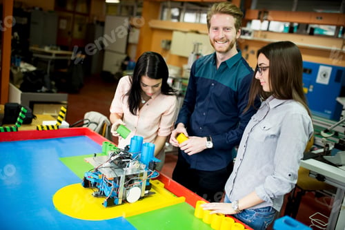 Vista previa: Young people in the classroom