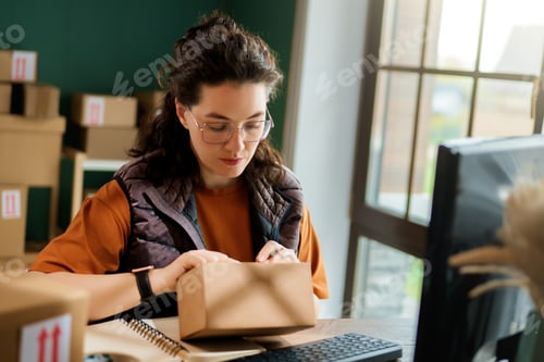 Preview: Woman working in a warehouse