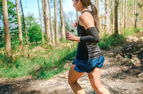 Preview: Young woman doing trail