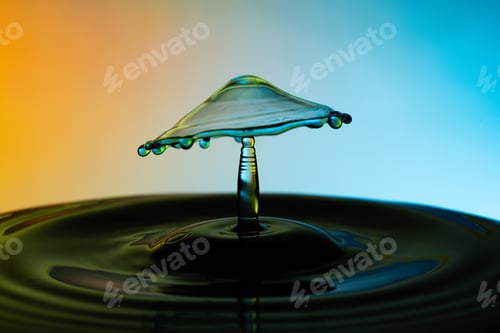 Preview: Water drops forming a mushroom against a colorful backdrop.